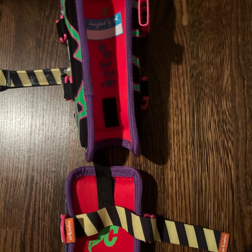 Aria Absolutely Ridiculous Jazz Chisholm leg guard